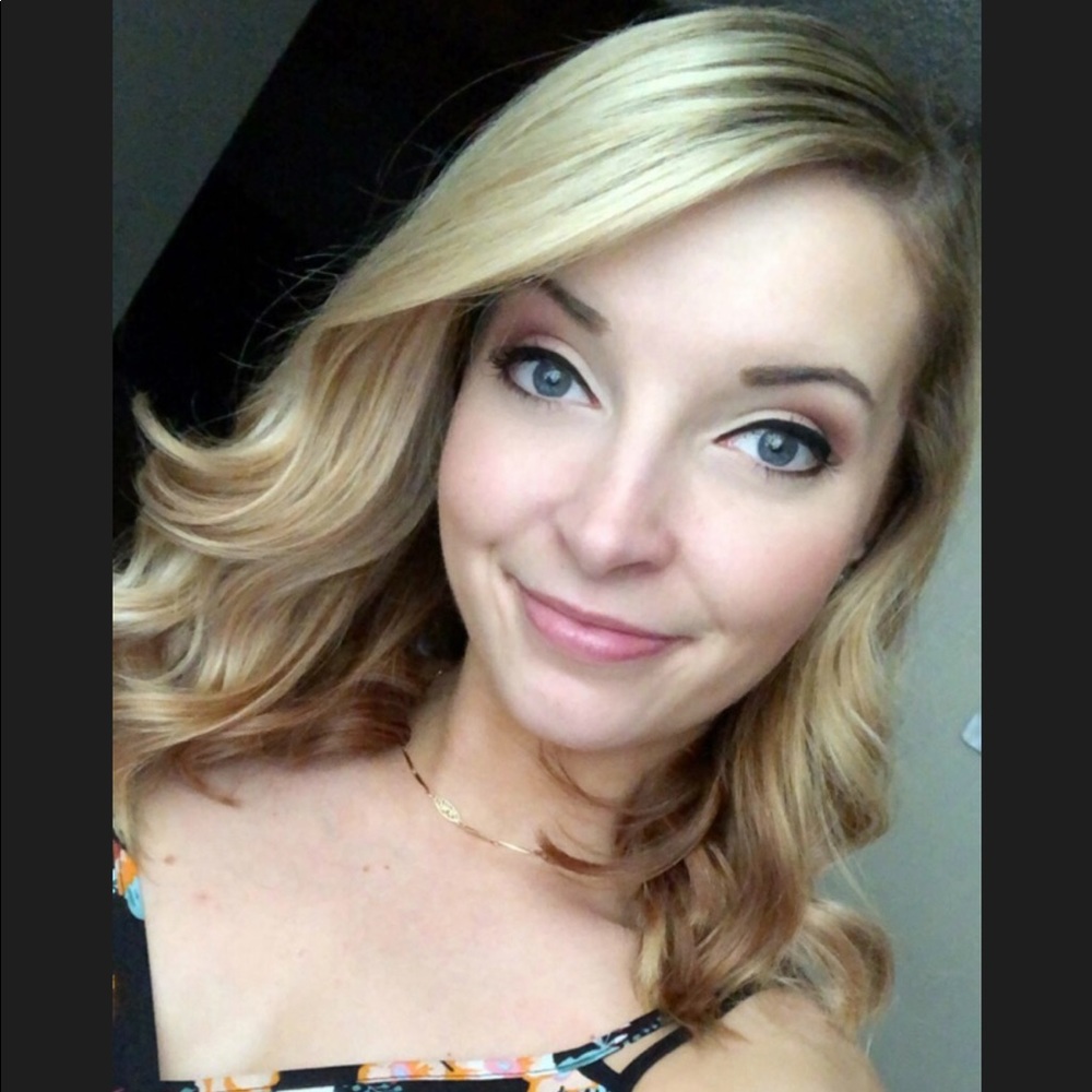 Meet your Posher, Caroline
